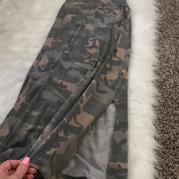 Dresses - Picture 2 of 5